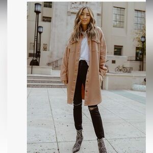 Classic Crewneck White T-SHIRT in 2X. Model: Courtney by The Drop. New!